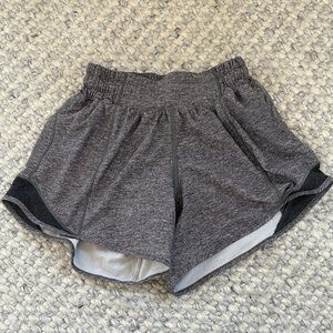 Lululemon hotty hots size 0 4 inch
